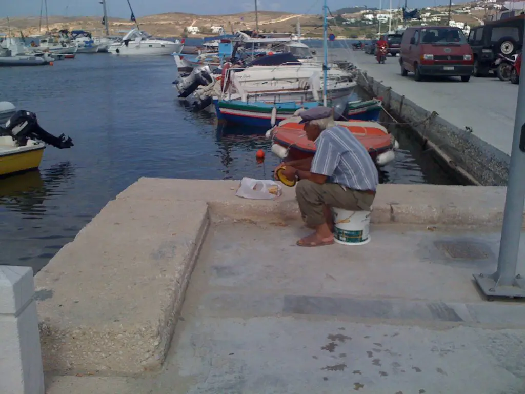 General, every day life in Paros