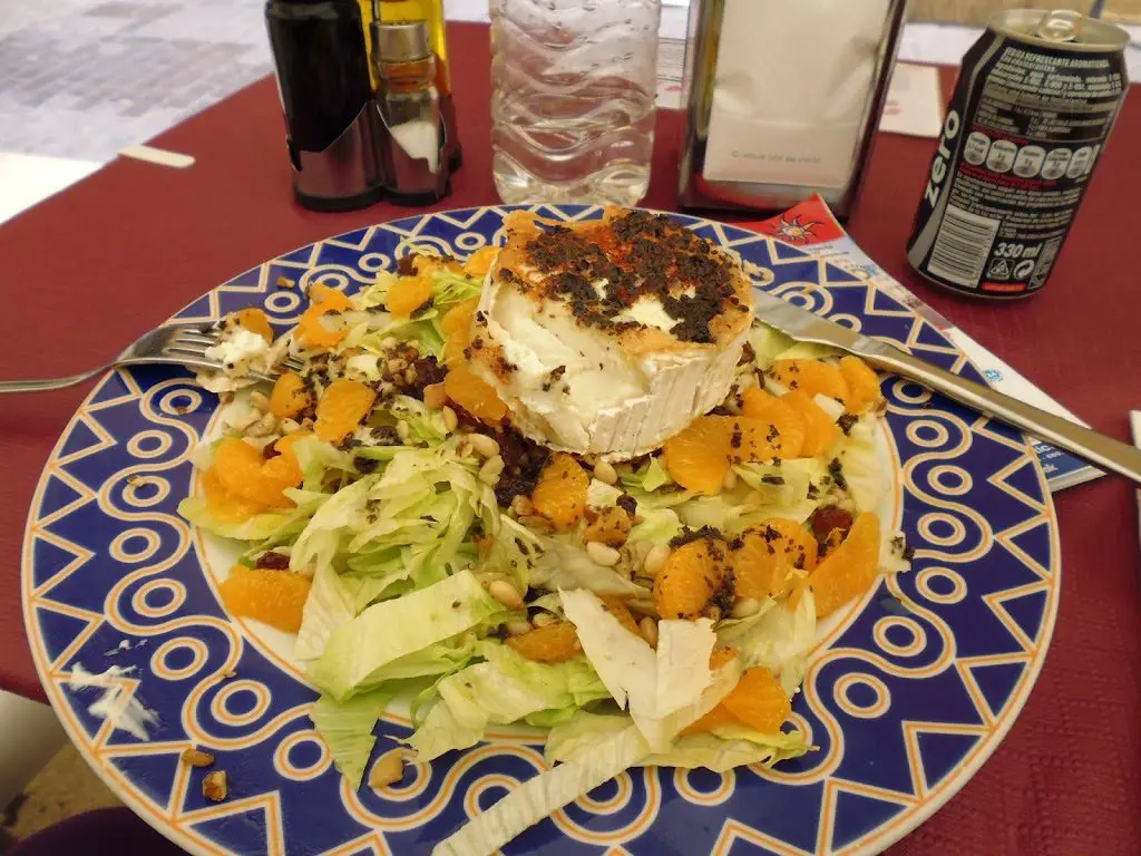 Goat's cheese & mandarin salad