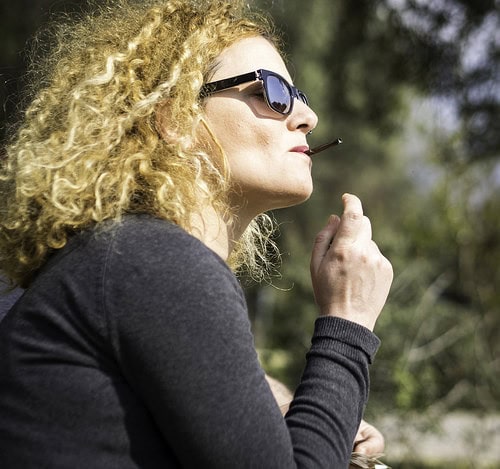 13600567785_83c38374c4_smoking-greece