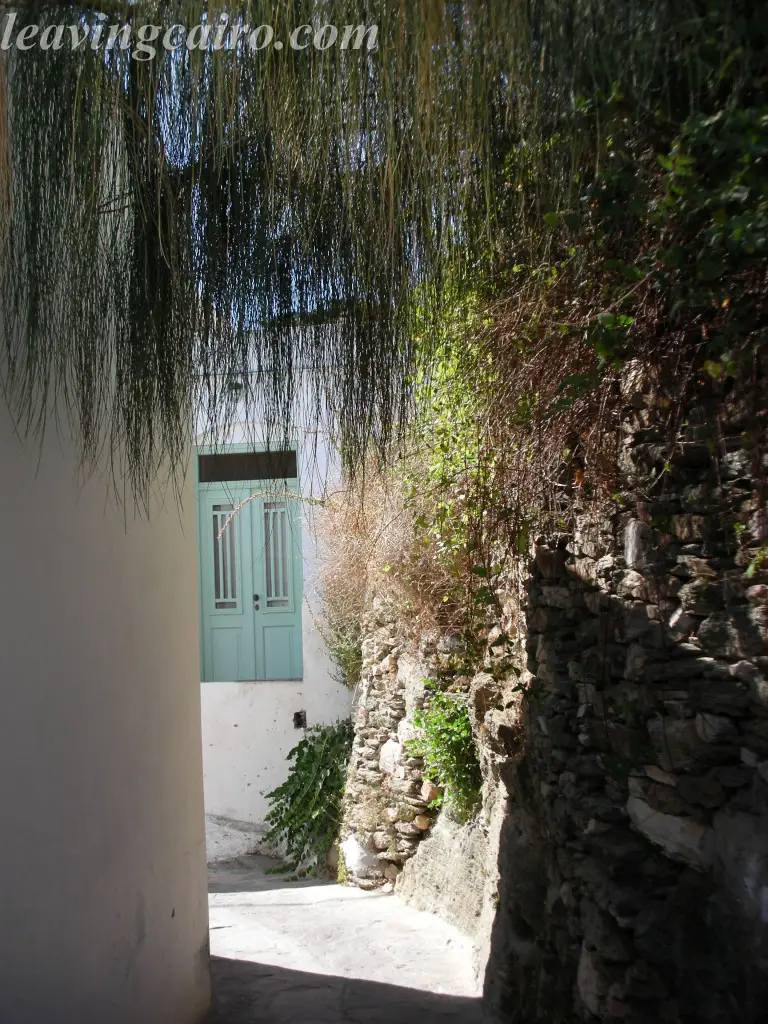 Narrow streets of Artemonos on Sifnos