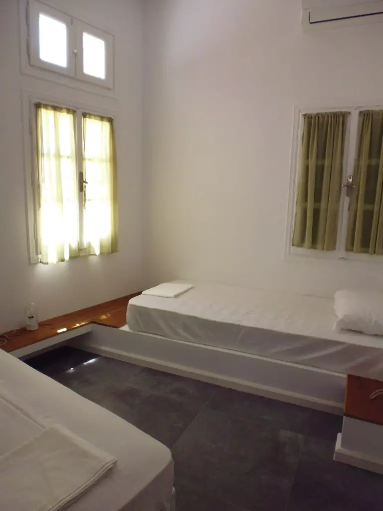 Clean - 'art nouveau' room