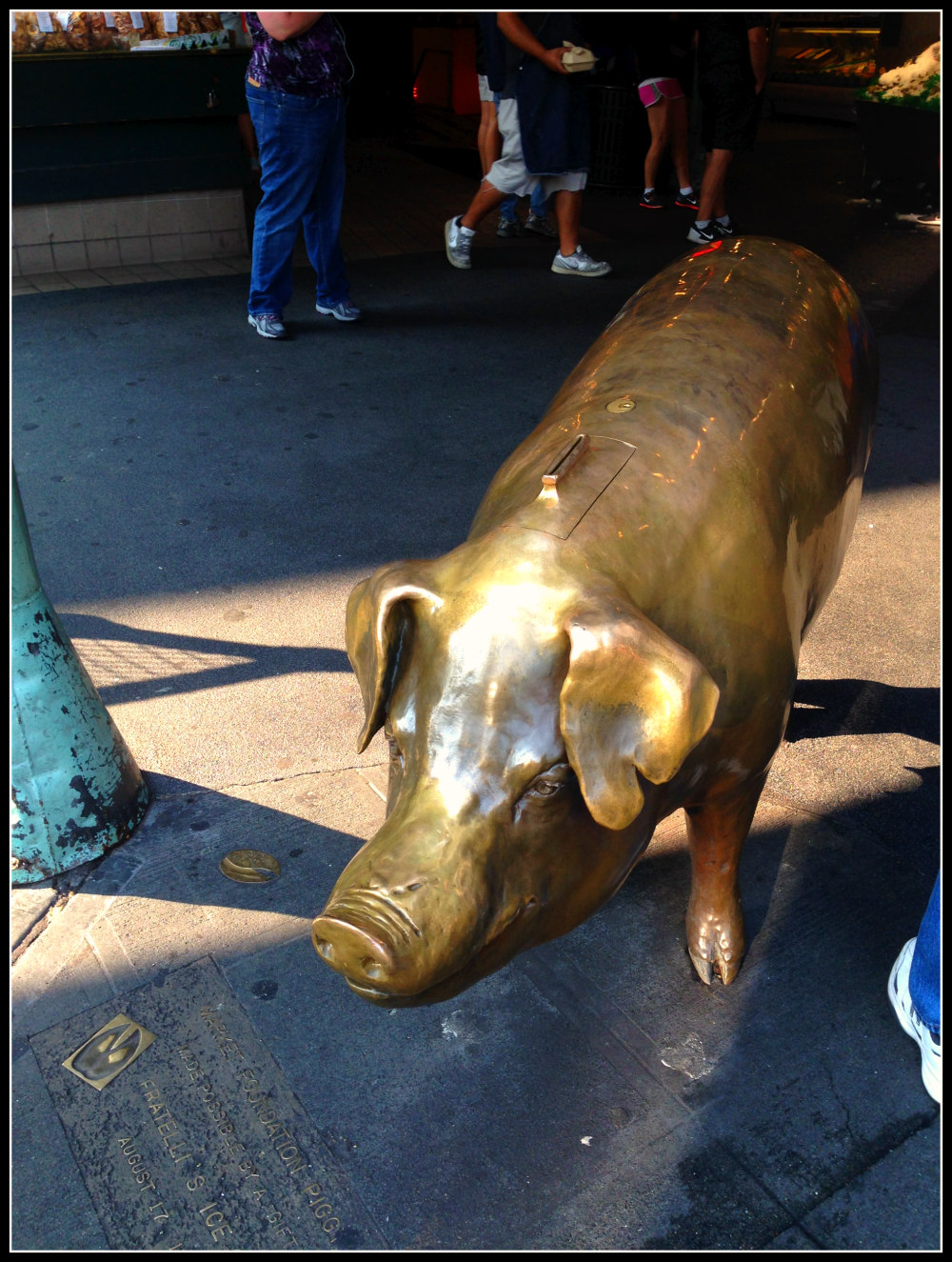Rachel the Pig at Pike Place Market, Seattle, USA. Life Beyond Borders
