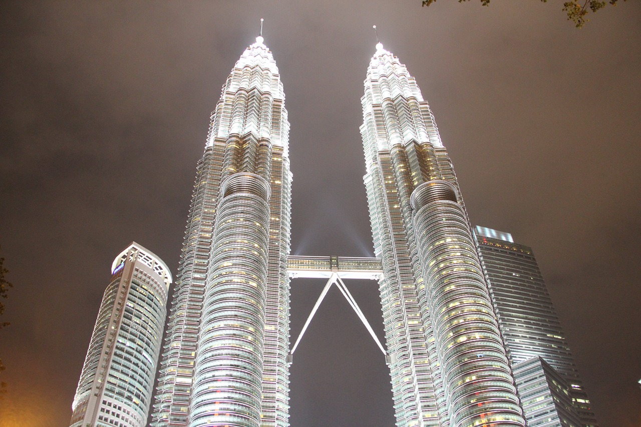 Photo by graz1701 https://pixabay.com/en/petronas-towers-klcc-kuala-lumpur-480672/ Petronas Twin Towers Malaysia photo